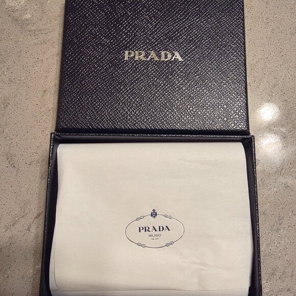 Genuine Prada Saffiano Saffiano Leather Card Holder in Powder Pink(CIPRIA) Color - Picture 2 of 8